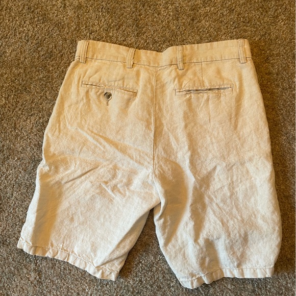 Old Navy Ultimate Slim Shorts - Picture 2 of 3